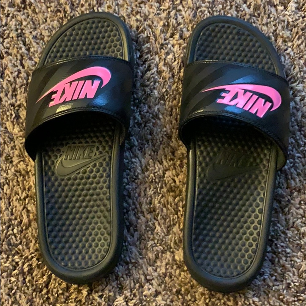 Nike Benassi Slides